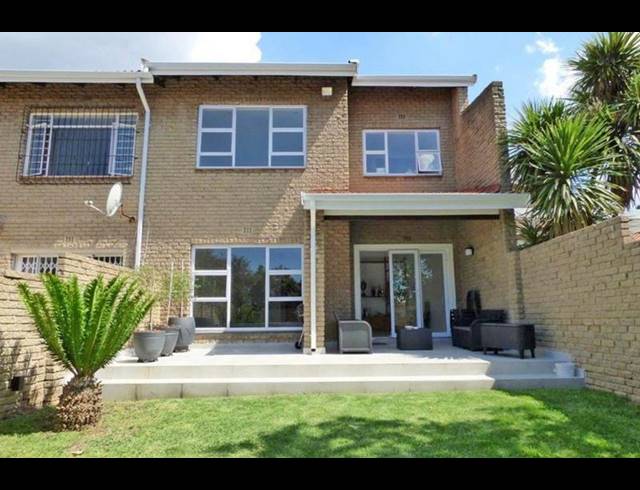 3 BEDROOM TOWNHOUSE FOR SALE IN BEDFORD PARK